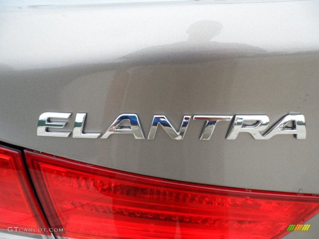 2012 Hyundai Elantra GLS Marks and Logos Photos