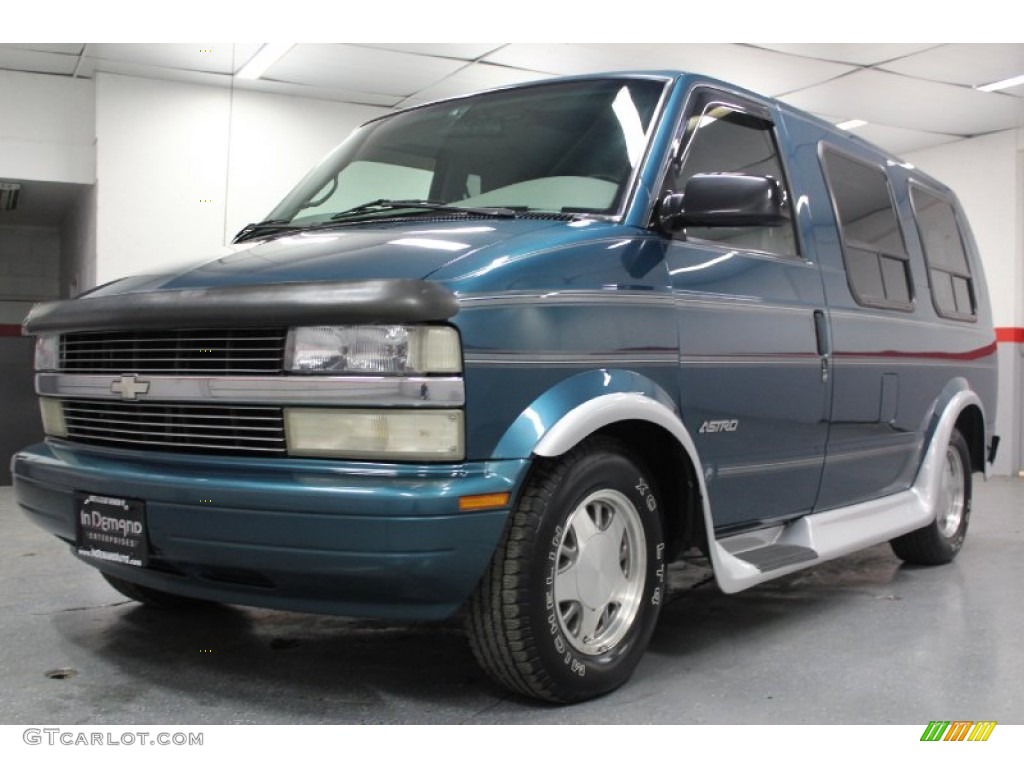 2000 Astro LT Passenger Van - Medium Cadet Blue Metallic / Medium Gray photo #12