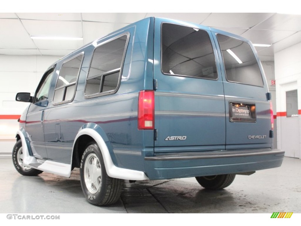 2000 Astro LT Passenger Van - Medium Cadet Blue Metallic / Medium Gray photo #17