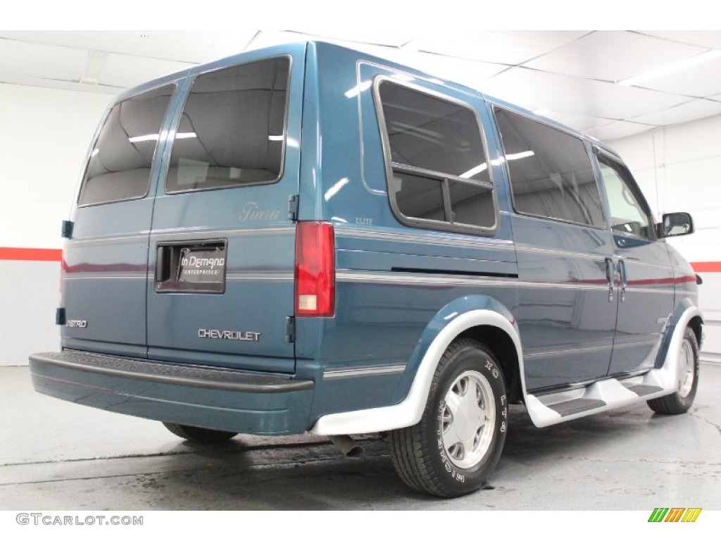 2000 Astro LT Passenger Van - Medium Cadet Blue Metallic / Medium Gray photo #24