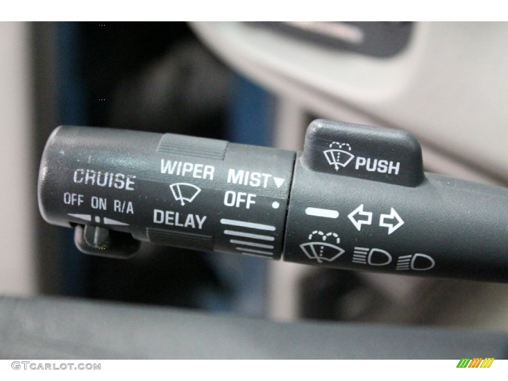 2000 Chevrolet Astro LT Passenger Van Controls Photo #61111663