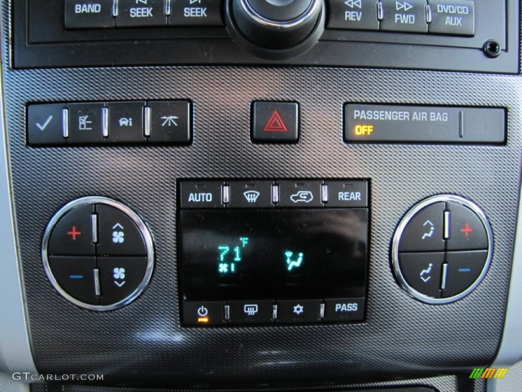 2011 Chevrolet Traverse LTZ AWD Controls Photo #61111765