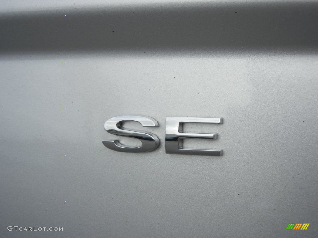 2011 Ford Fusion SE V6 Marks and Logos Photos