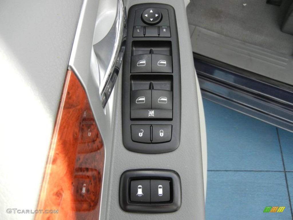 2009 Chrysler Town & Country Touring Controls Photo #61119677