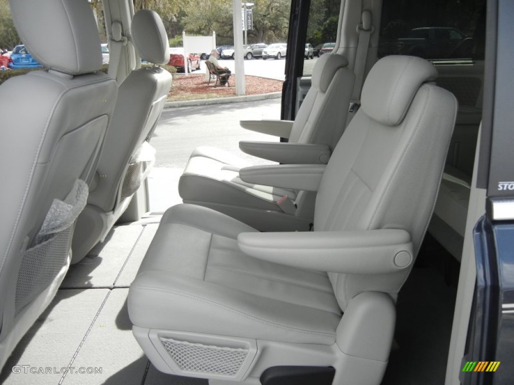 2009 Chrysler Town & Country Touring Rear Seat Photo #61119698
