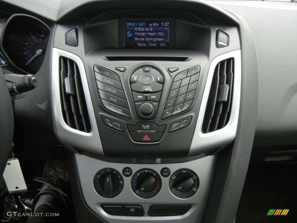 2012 Ford Focus SE 5-Door Controls Photo #61121460