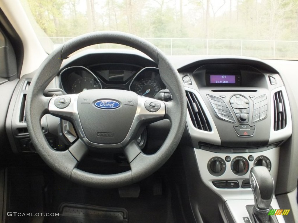 2012 Ford Focus SE Sedan Charcoal Black Steering Wheel Photo #61121510