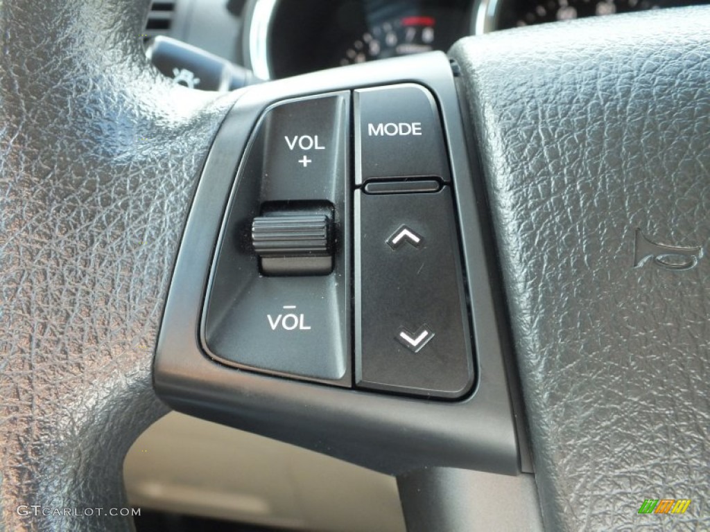 2011 Kia Sorento LX V6 Controls Photo #61121846