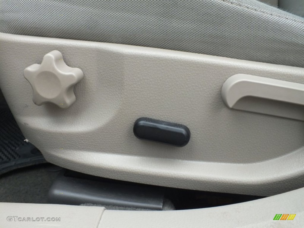 2010 Fusion SE V6 - Brilliant Silver Metallic / Medium Light Stone photo #37