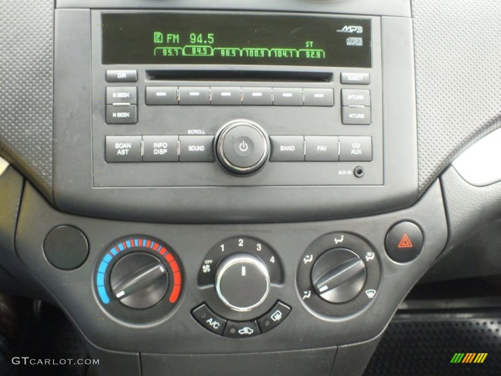 2010 Aveo LT Sedan - Medium Gray / Charcoal photo #27