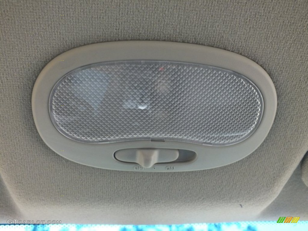 2010 Aveo LT Sedan - Medium Gray / Charcoal photo #39