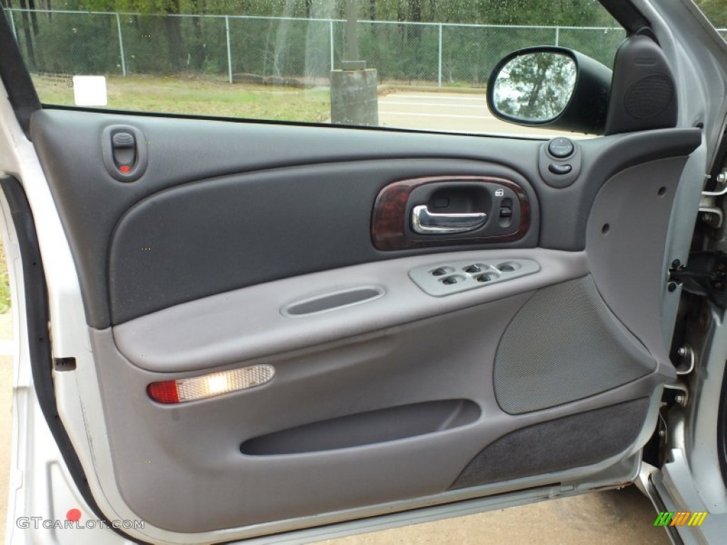 2000 Chrysler Concorde LX Medium Quartz Gray Door Panel Photo #61126376