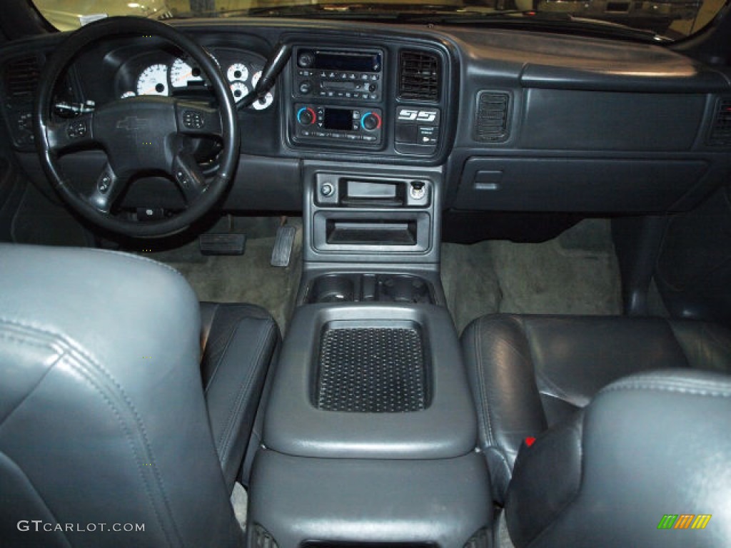 2004 Chevrolet Silverado 1500 SS Extended Cab AWD Dark Charcoal Dashboard Photo #61132337