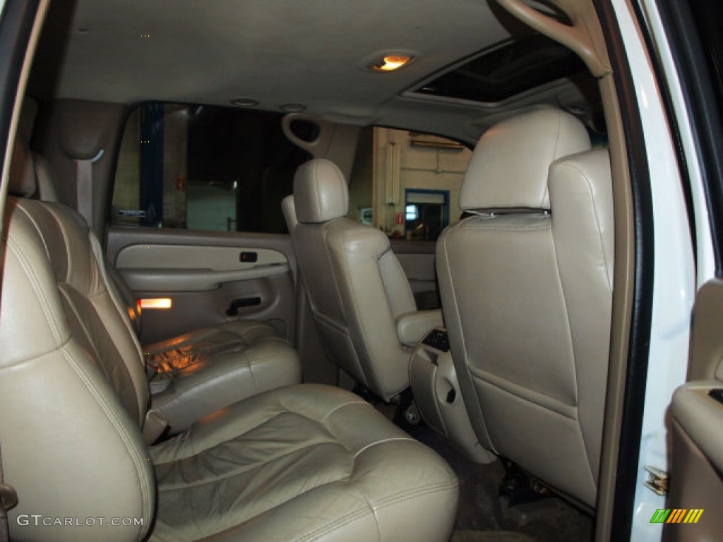 2001 Suburban 1500 LT 4x4 - Summit White / Light Gray/Neutral photo #4