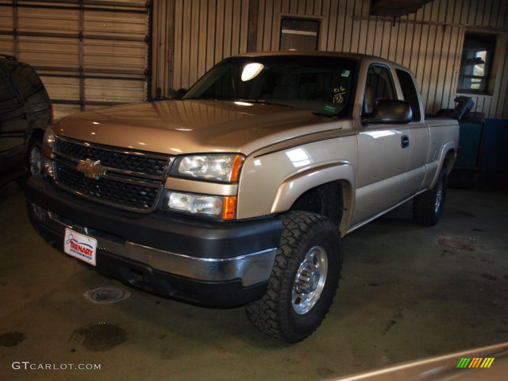 2006 Silverado 2500HD LT Extended Cab 4x4 - Sandstone Metallic / Tan photo #1