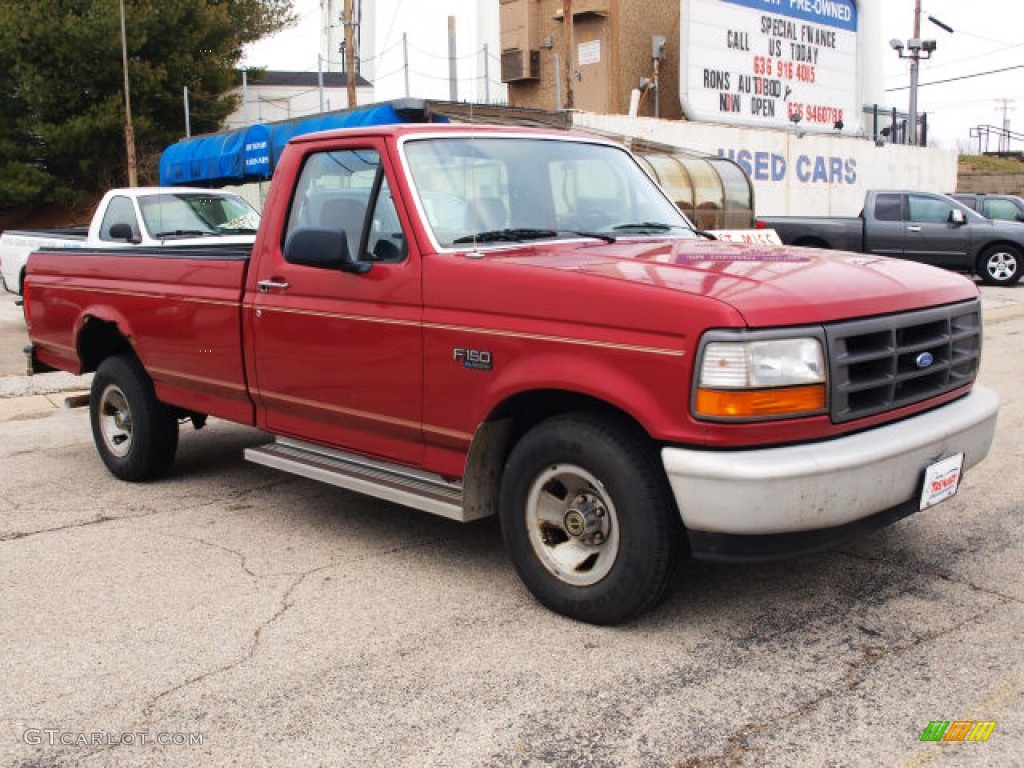 1995 F150 XLT Regular Cab - Electric Currant Red Pearl / Gray photo #2