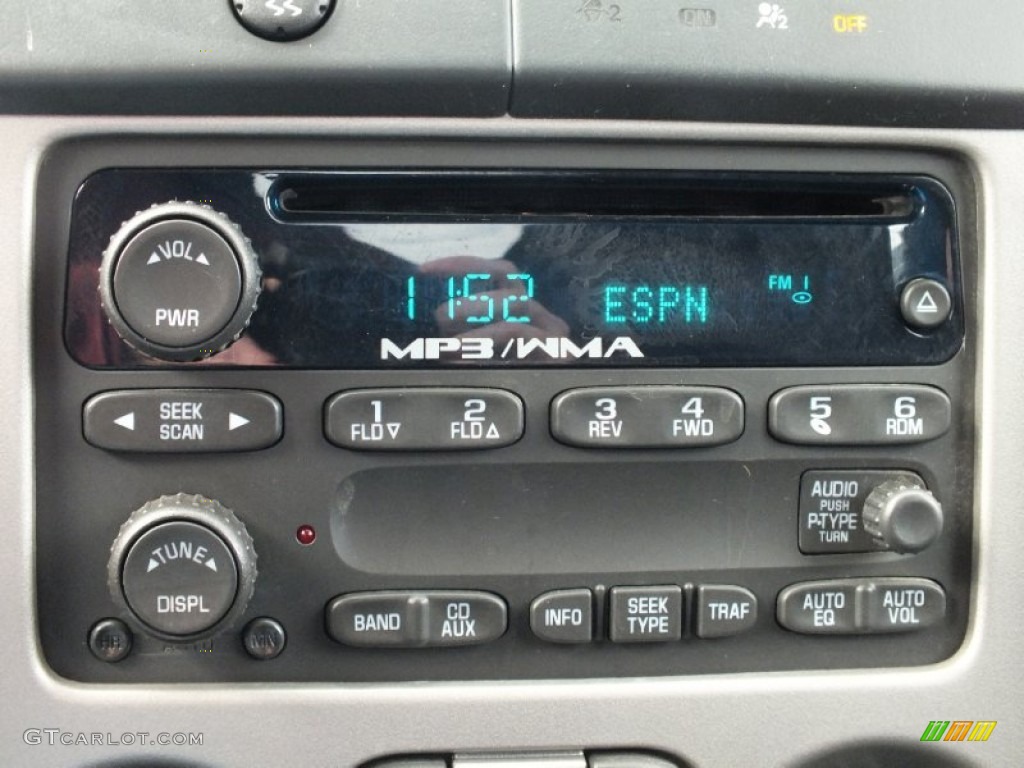 2010 GMC Canyon SLE Crew Cab Controls Photo #61133413