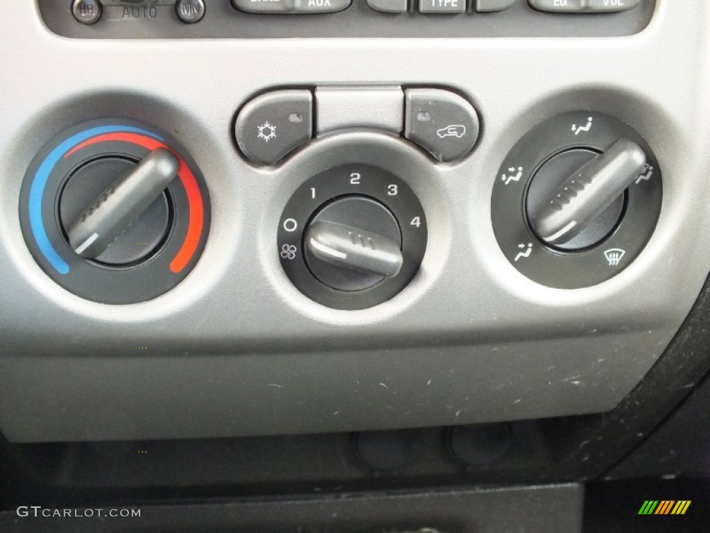 2010 GMC Canyon SLE Crew Cab Controls Photo #61133423
