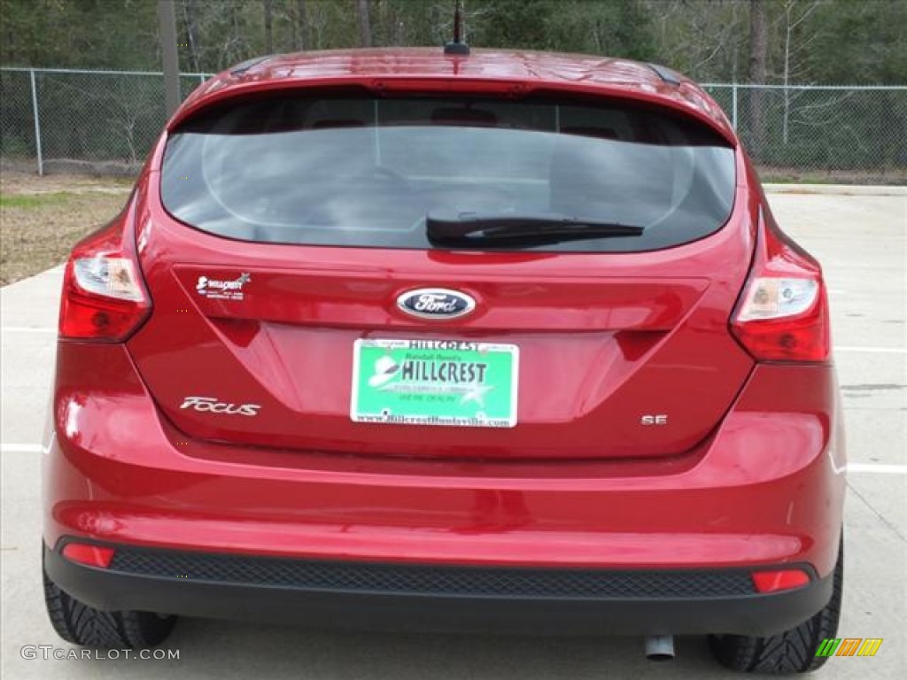 2012 Focus SE Sport 5-Door - Red Candy Metallic / Two-Tone Sport photo #4