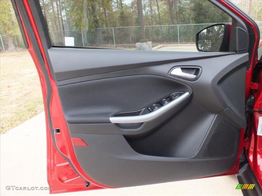 2012 Ford Focus SE Sport 5-Door Two-Tone Sport Door Panel Photo #61134050