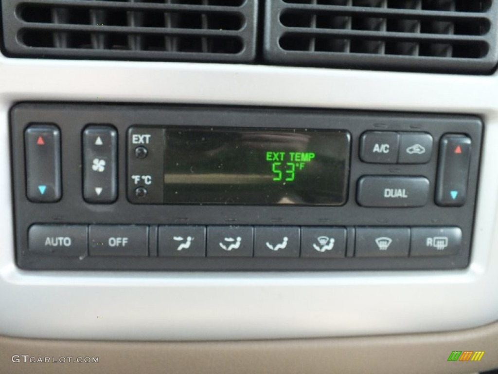 2002 Mercury Mountaineer Standard Mountaineer Model Controls Photo #61135403