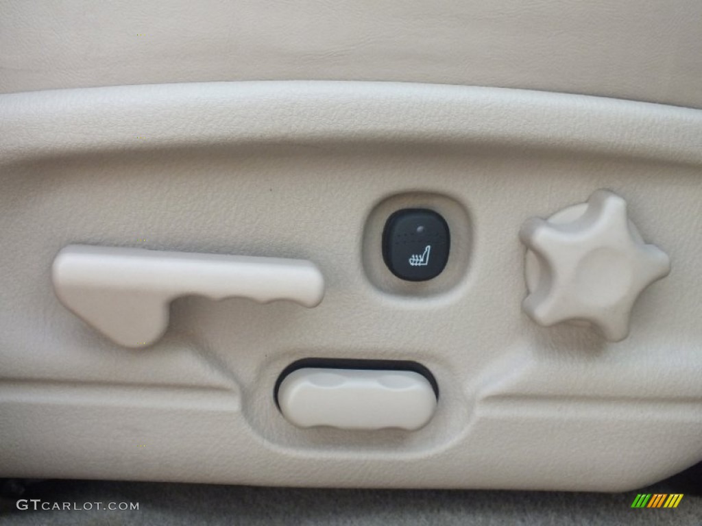 2002 Mercury Mountaineer Standard Mountaineer Model Controls Photo #61135430