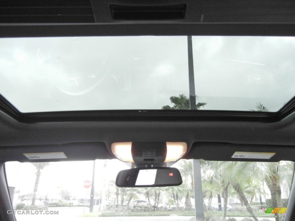 2010 Mercedes-Benz C 63 AMG Sunroof Photos