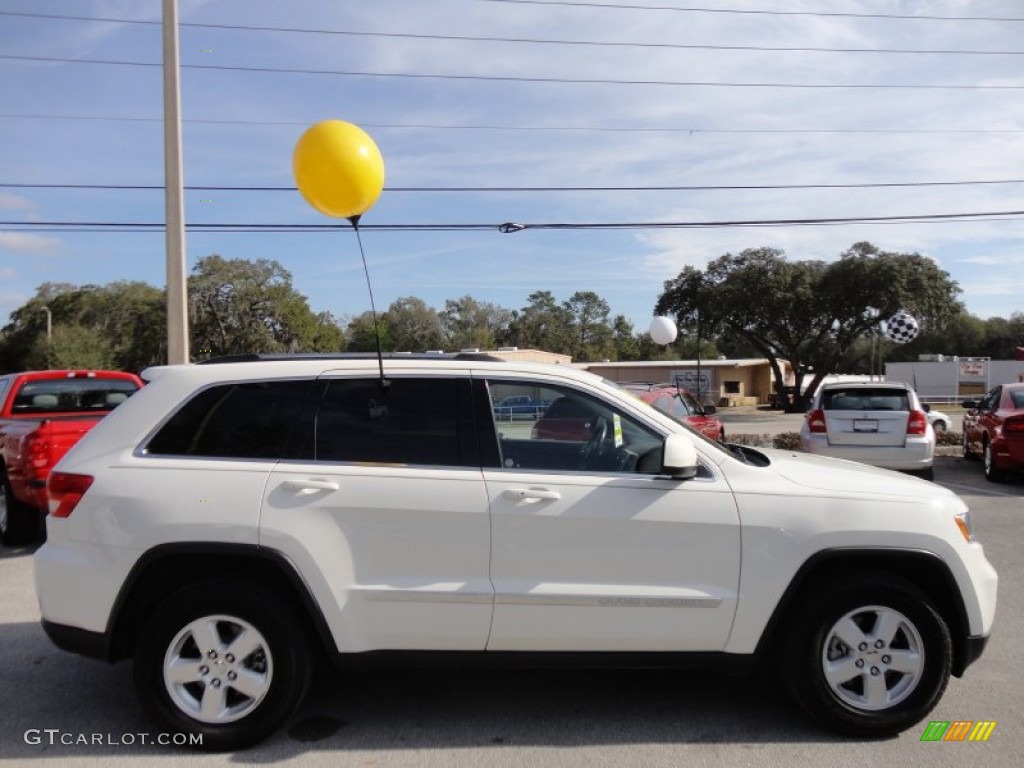 2011 Grand Cherokee Laredo - Stone White / Dark Graystone/Medium Graystone photo #10