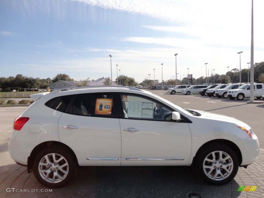 2012 Rogue SV AWD - Pearl White / Gray photo #10