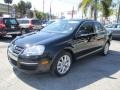 Black - Jetta SE Sedan Photo No. 7