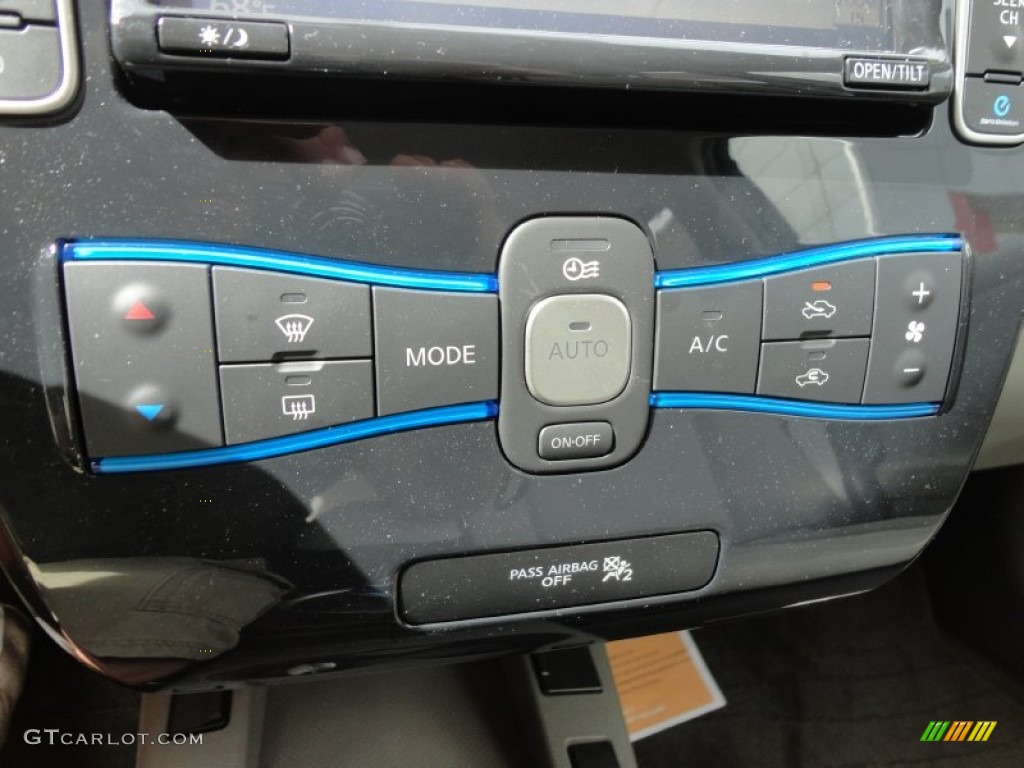 2011 Nissan LEAF SV Controls Photos