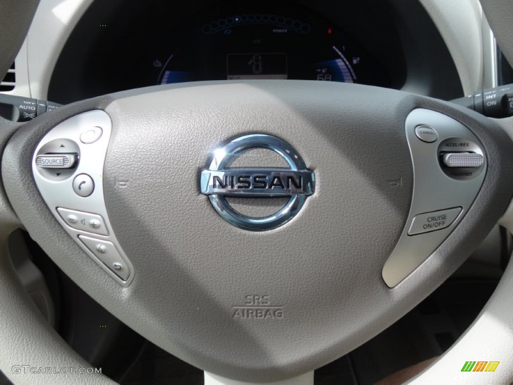 2011 Nissan LEAF SV Light Gray Steering Wheel Photo #61143215