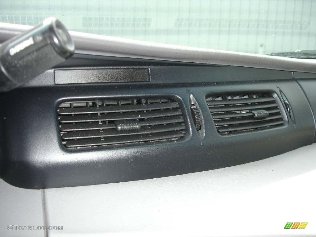 1998 Windstar GL - Medium Seafoam Green Metallic / Medium Graphite photo #23