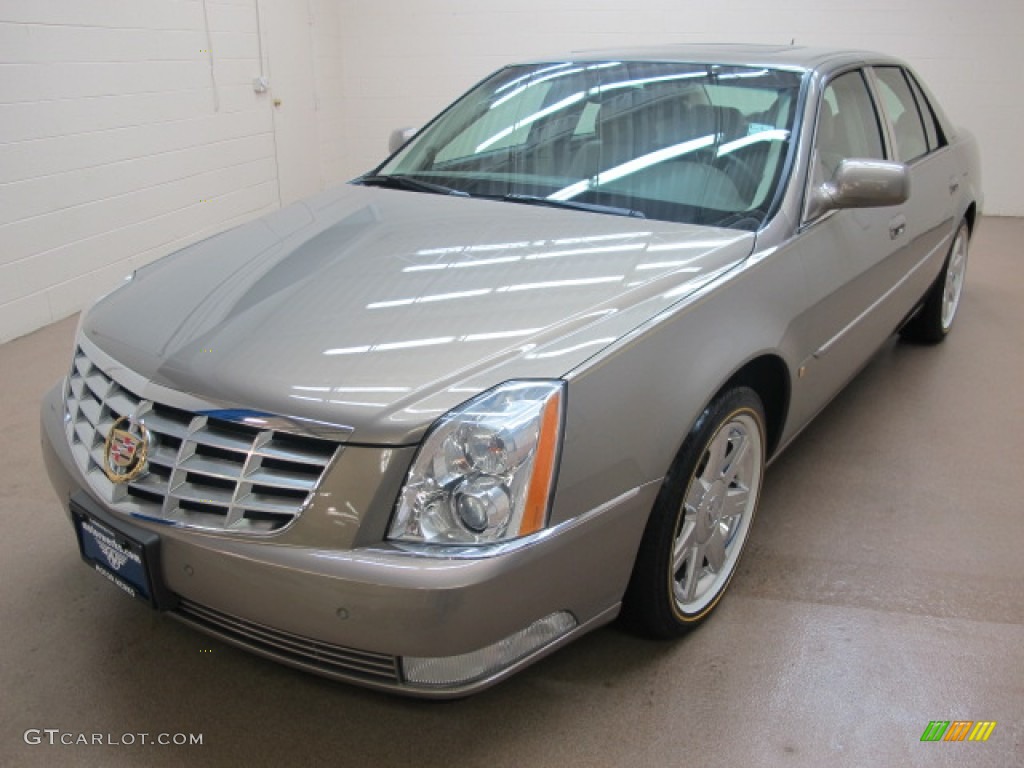 Radiant Bronze Metallic 2006 Cadillac DTS Standard DTS Model Exterior Photo #61147319