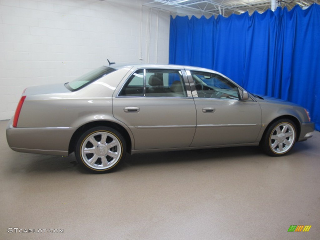 Radiant Bronze Metallic 2006 Cadillac DTS Standard DTS Model Exterior Photo #61147370