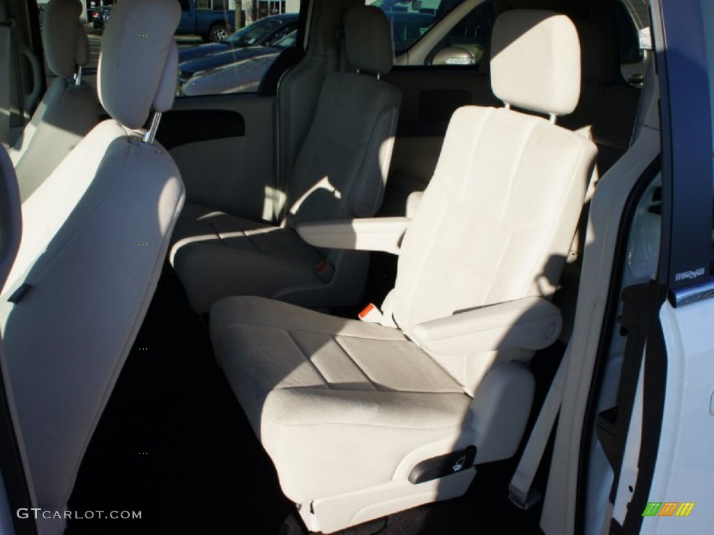 2011 Grand Caravan Mainstreet - Stone White / Black/Light Graystone photo #3