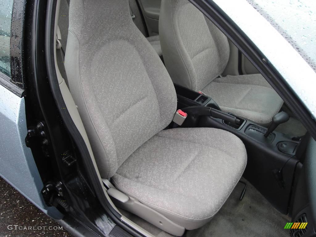 2001 Saturn S Series SL1 Sedan Front Seat Photo #6115149
