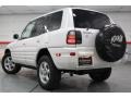 Natural White - RAV4 4WD Photo No. 4