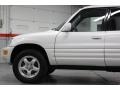 Natural White - RAV4 4WD Photo No. 18