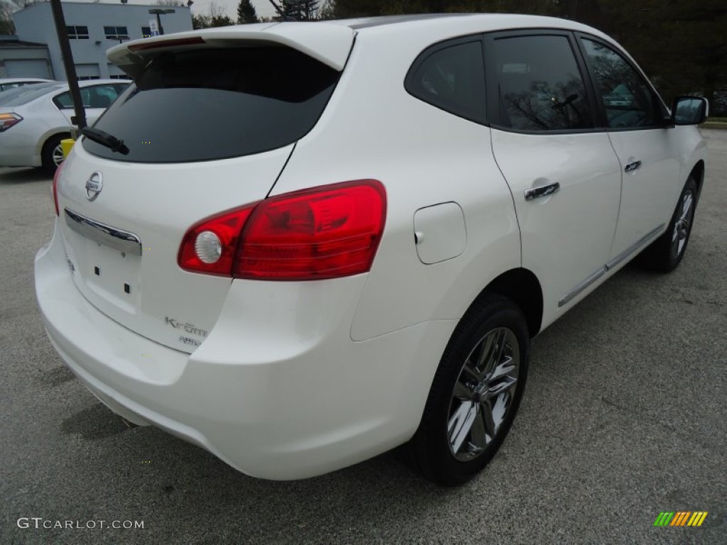2011 Rogue S AWD Krom Edition - Pearl White / Black photo #7