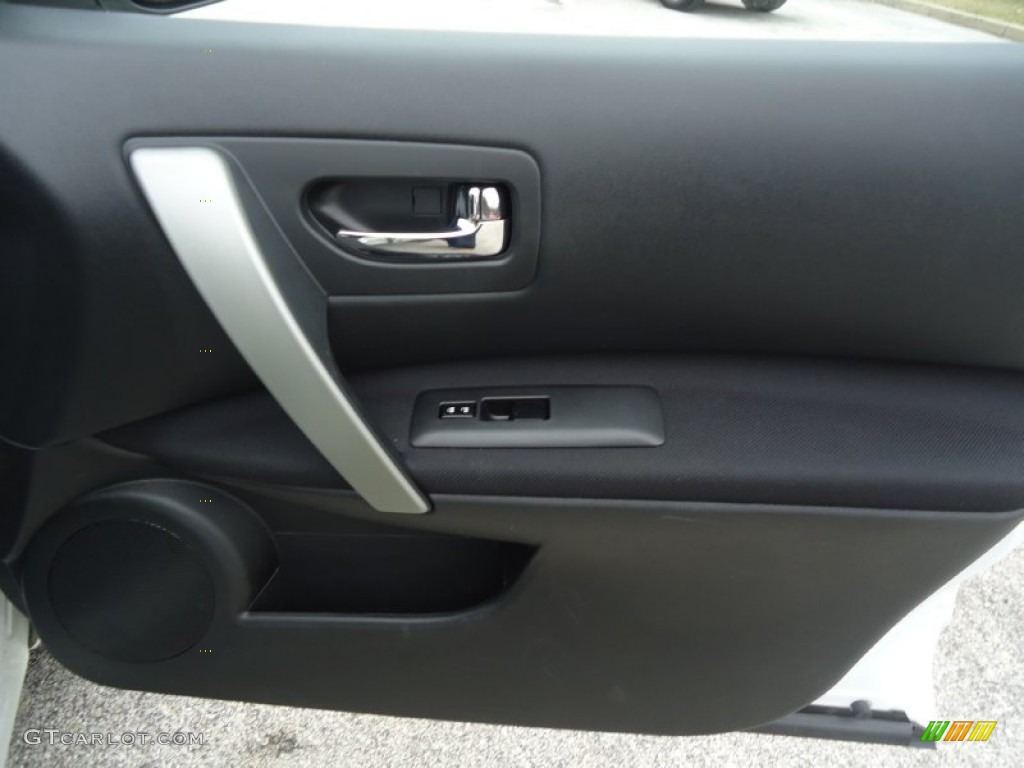 2011 Rogue S AWD Krom Edition - Pearl White / Black photo #20