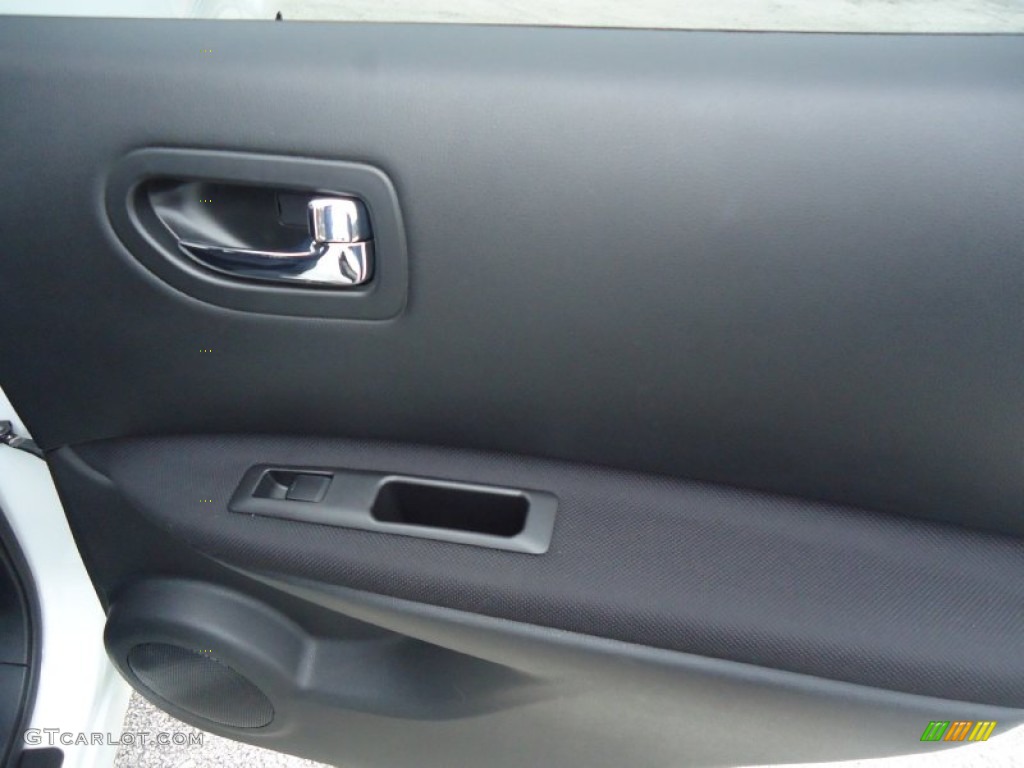 2011 Rogue S AWD Krom Edition - Pearl White / Black photo #22