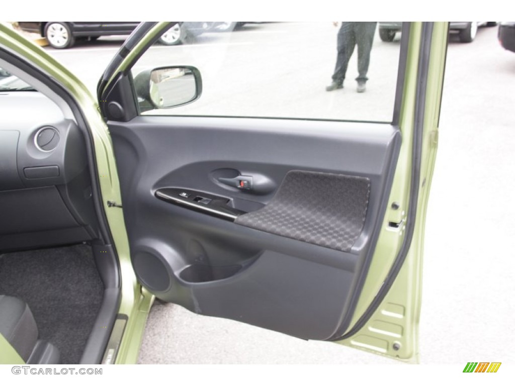 2009 Scion xD Release Series 2.0 Door Panel Photos
