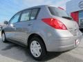 Magnetic Gray Metallic - Versa 1.8 S Hatchback Photo No. 3