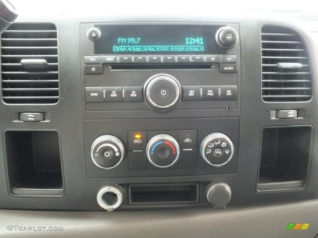 2008 GMC Sierra 3500HD SLE Crew Cab Dually Controls Photo #61168216