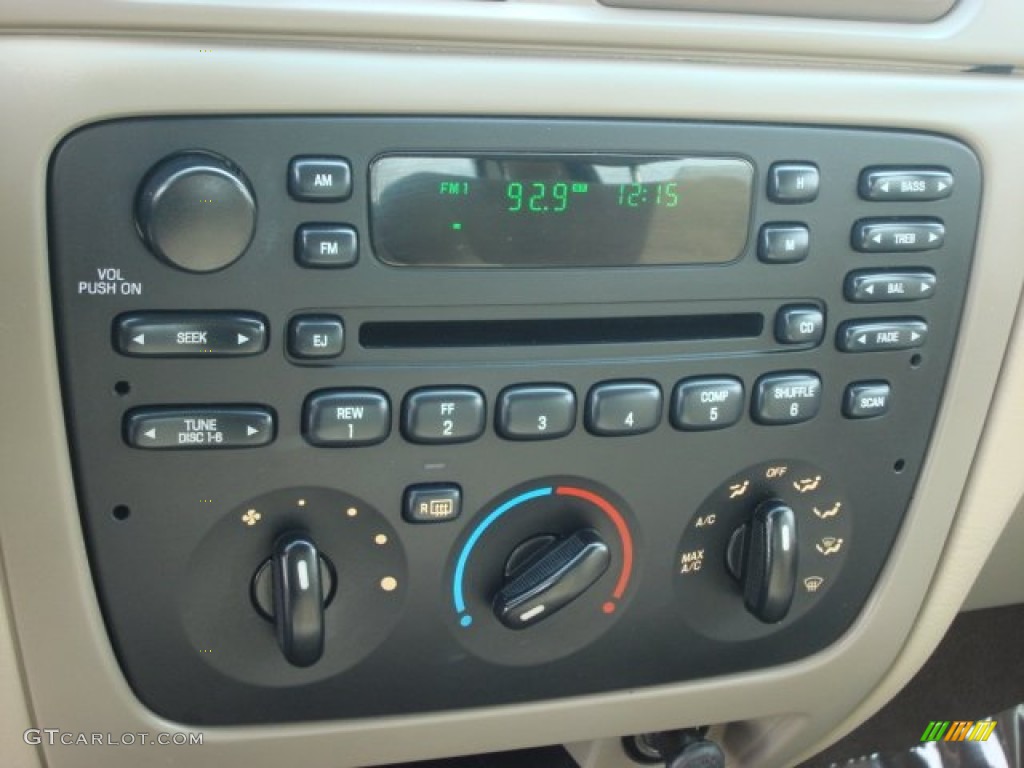 2003 Ford Taurus SES Audio System Photos