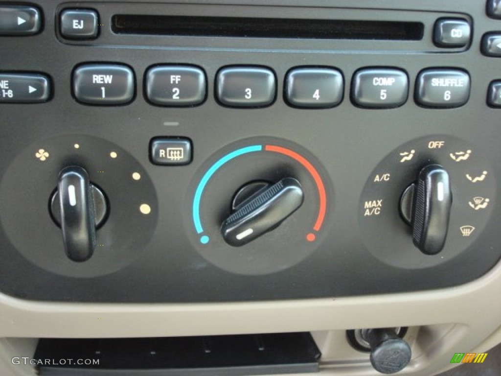 2003 Ford Taurus SES Controls Photo #61171686