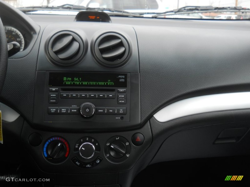 2010 Aveo LT Sedan - Medium Gray / Charcoal photo #16