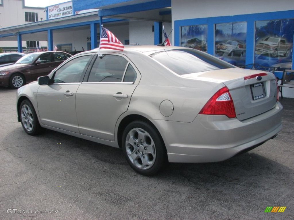 2010 Fusion SE - Smokestone Metallic / Camel photo #3