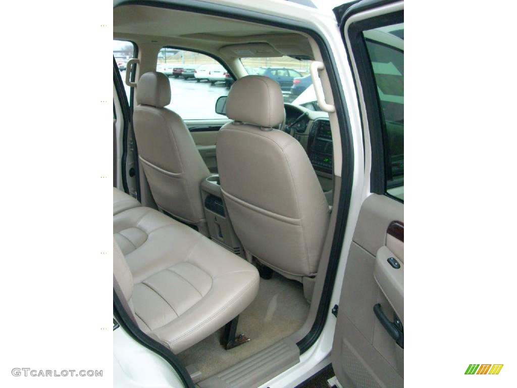 2005 Explorer Limited 4x4 - Ivory Parchment Tri Coat / Medium Parchment photo #30